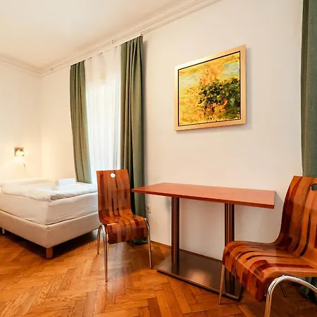 Pod Lipo 2* Ljubljana