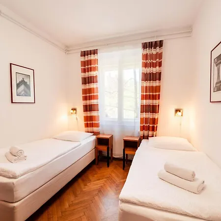Pod Lipo Gostinjska kuća