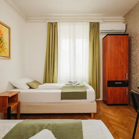Pod Lipo Gostinjska kuća 2*