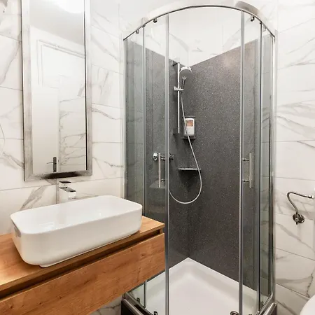Gostinjska kuća Pod Lipo 2*