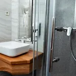 Pensión Pod Lipo 2*