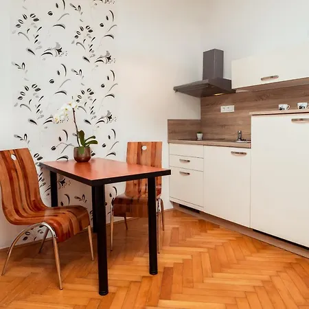 Pod Lipo בית הארחה 2*